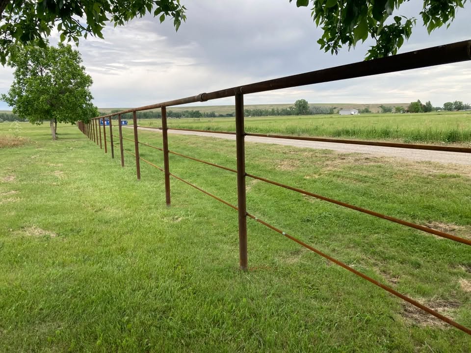 SNP Welding pipe fence work photo.